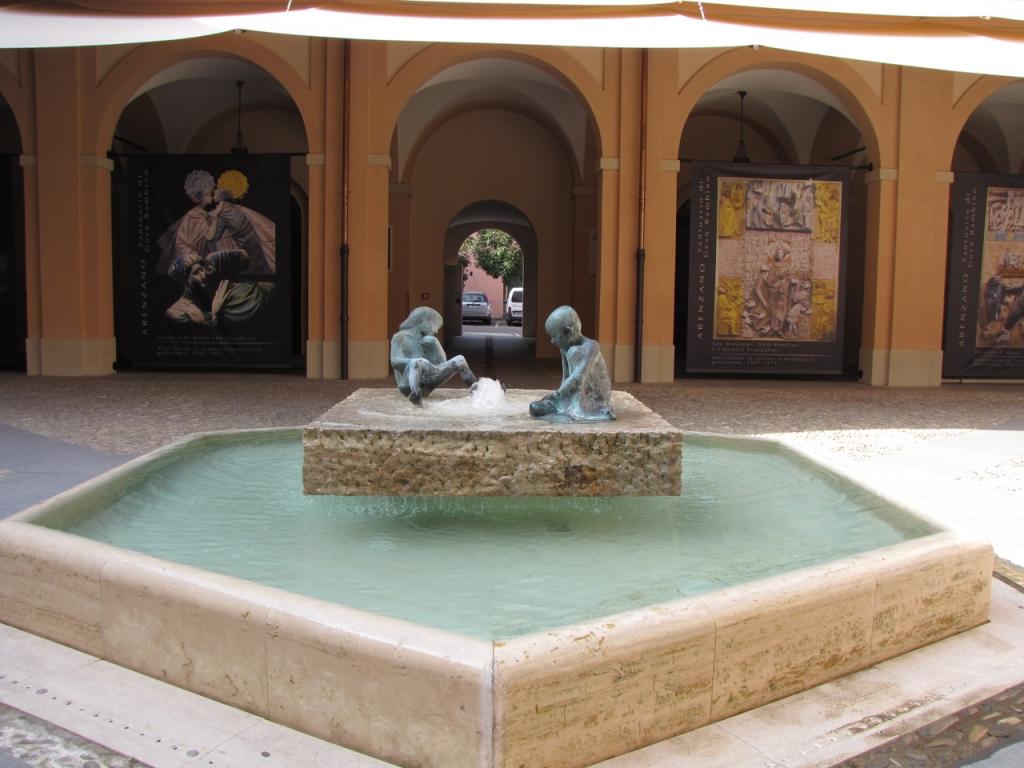 Castel Bolognese: fontana - opera dello scultore Angelo Biancini