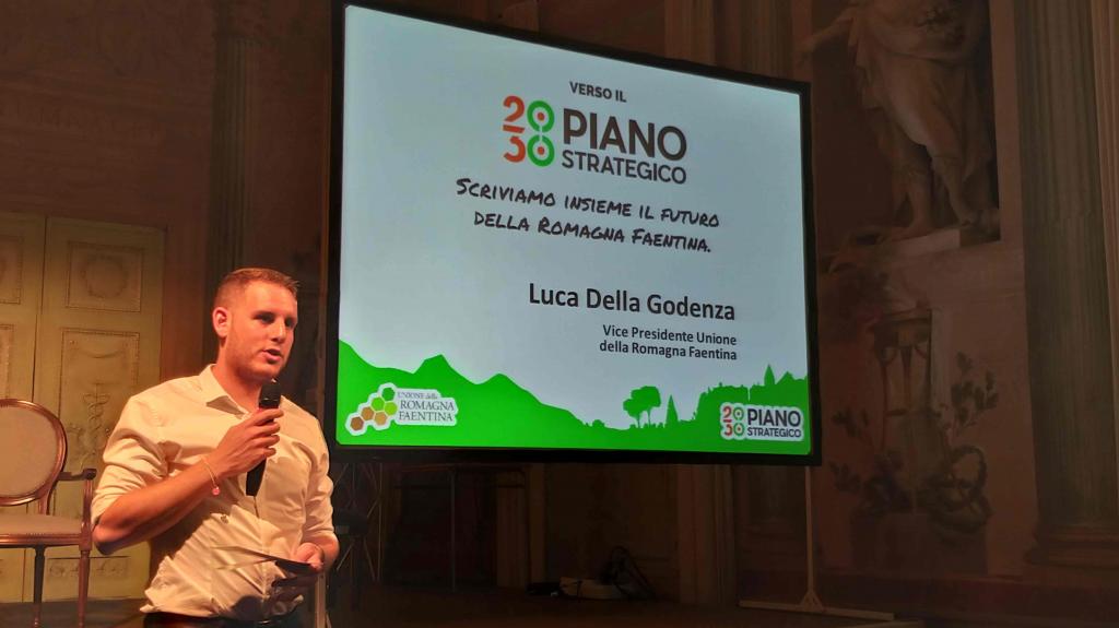 Luca Della Godenza, Sindaco di Castel Bolognese, nel corso della presentazione del Piano Strategico nella Sala dei Cento Pacifici nel mese di settembre 2019