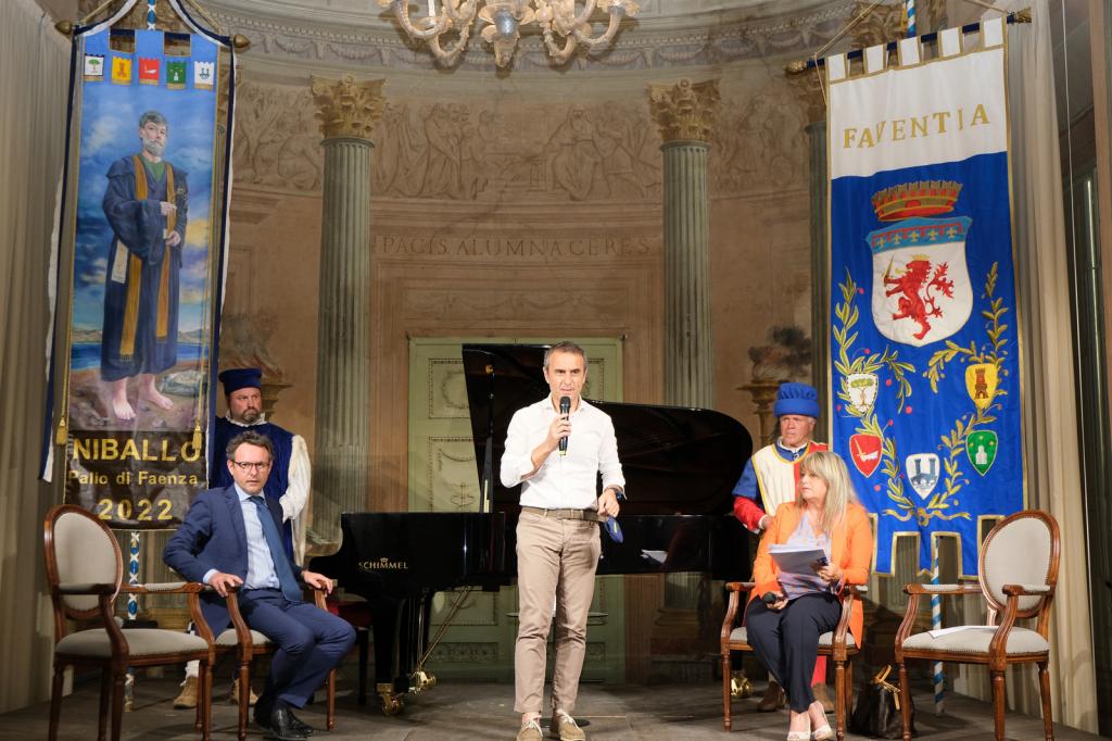 Presentazione della Niballo 2022 alla presenza del sindaco Isola e della dirigennte alla cultura Diamanti